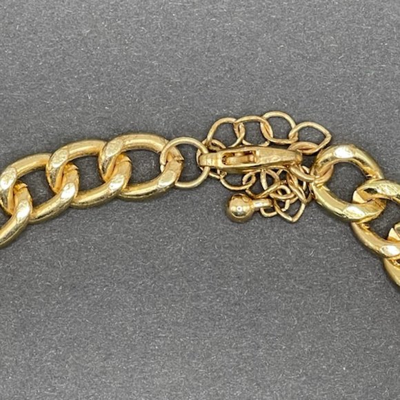 N10- Gold chain with medium size faux pearls - Picture 2 of 3